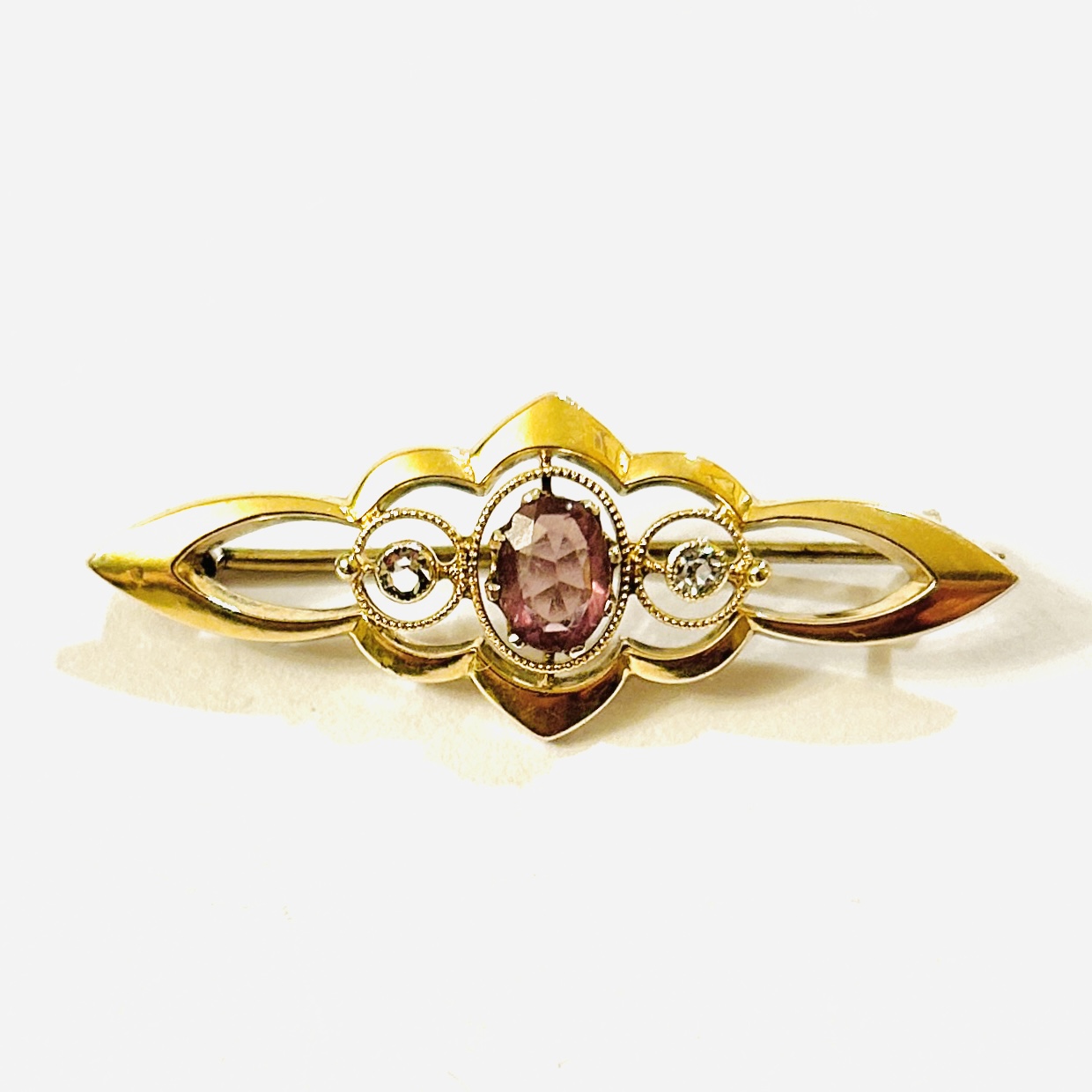 Stříbrná zlacená rakousko-uherská brož s ametystem a leukosafíry