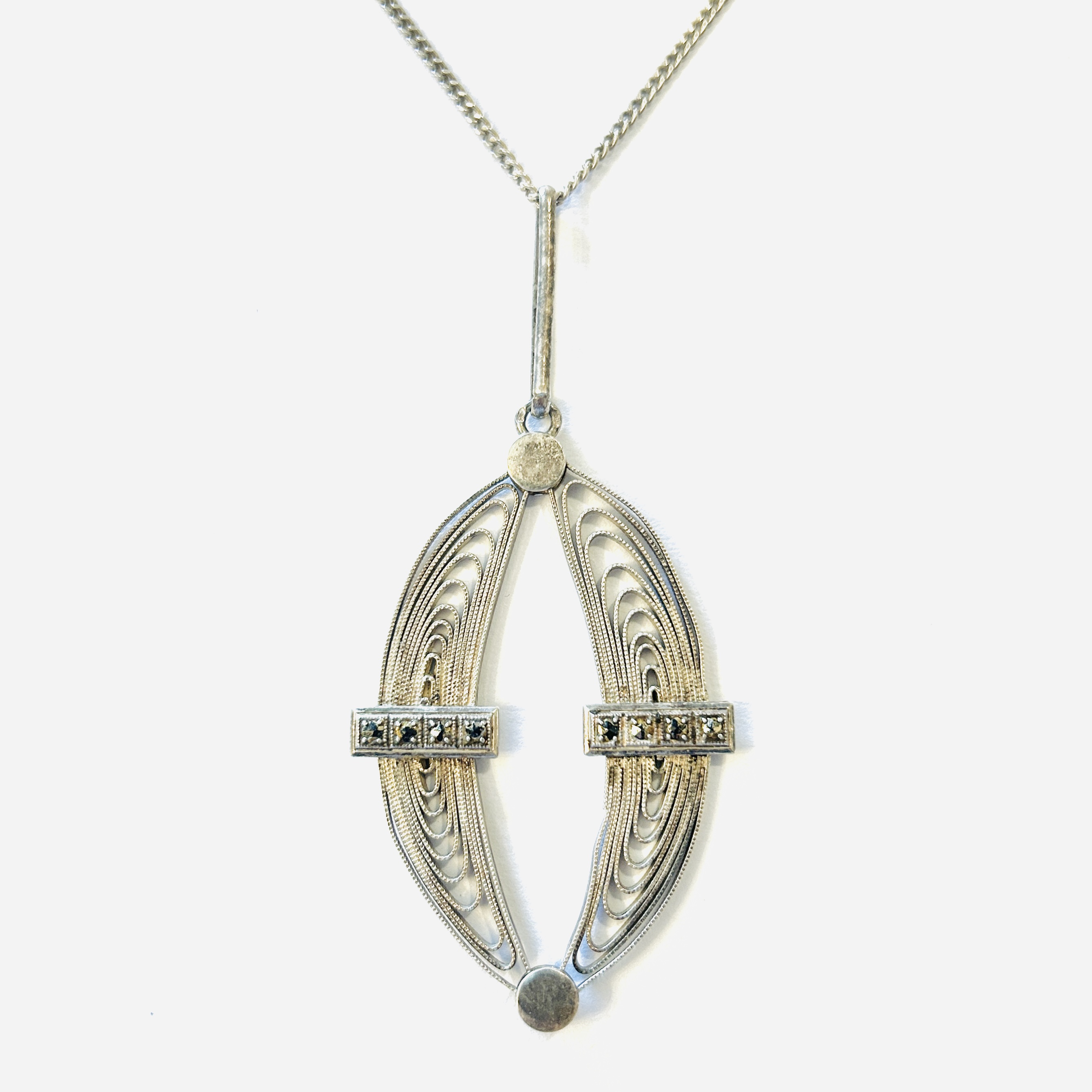 Stříbrný filigránový přívěšek s řetízkem