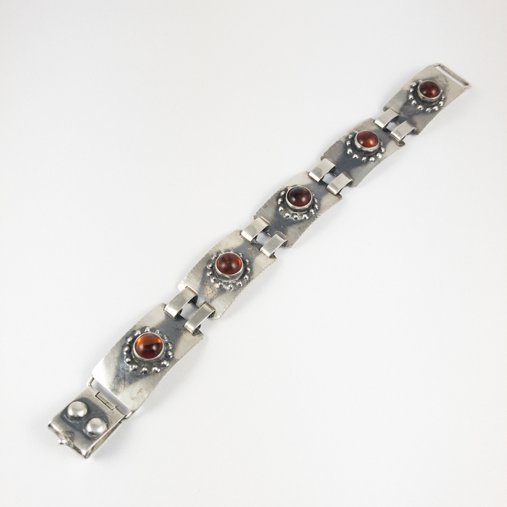 Stříbrný náramek s jantarem