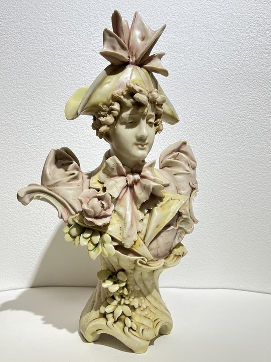 Amphora, R.St.K., Secesní porcelánová busta