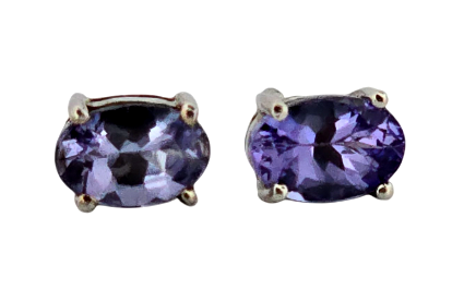 Stříbrné náušnice – pecky s oválnými tanzanity