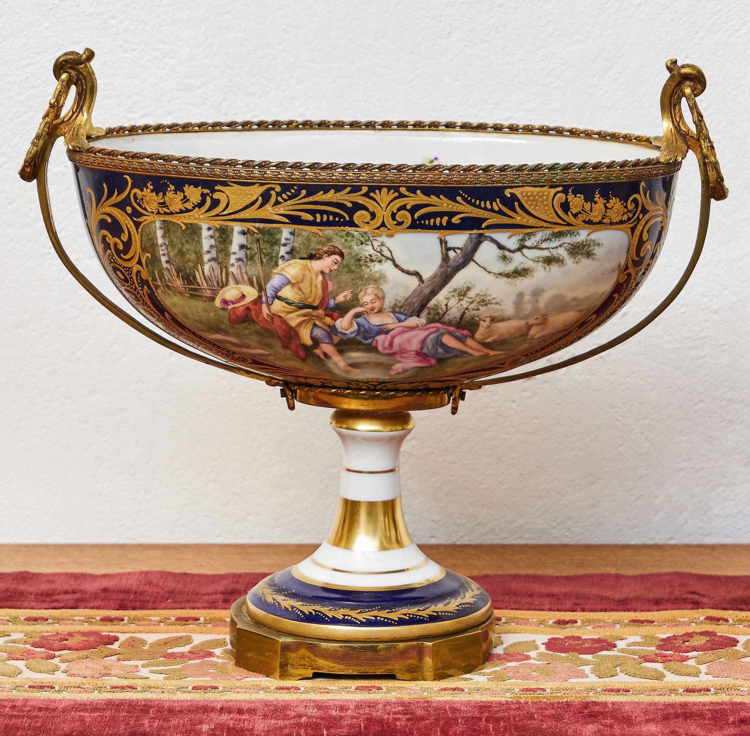 Francouzský ručně malovaný porcelánový nástolec – Porcelaine de Vincennes, signováno Garnier