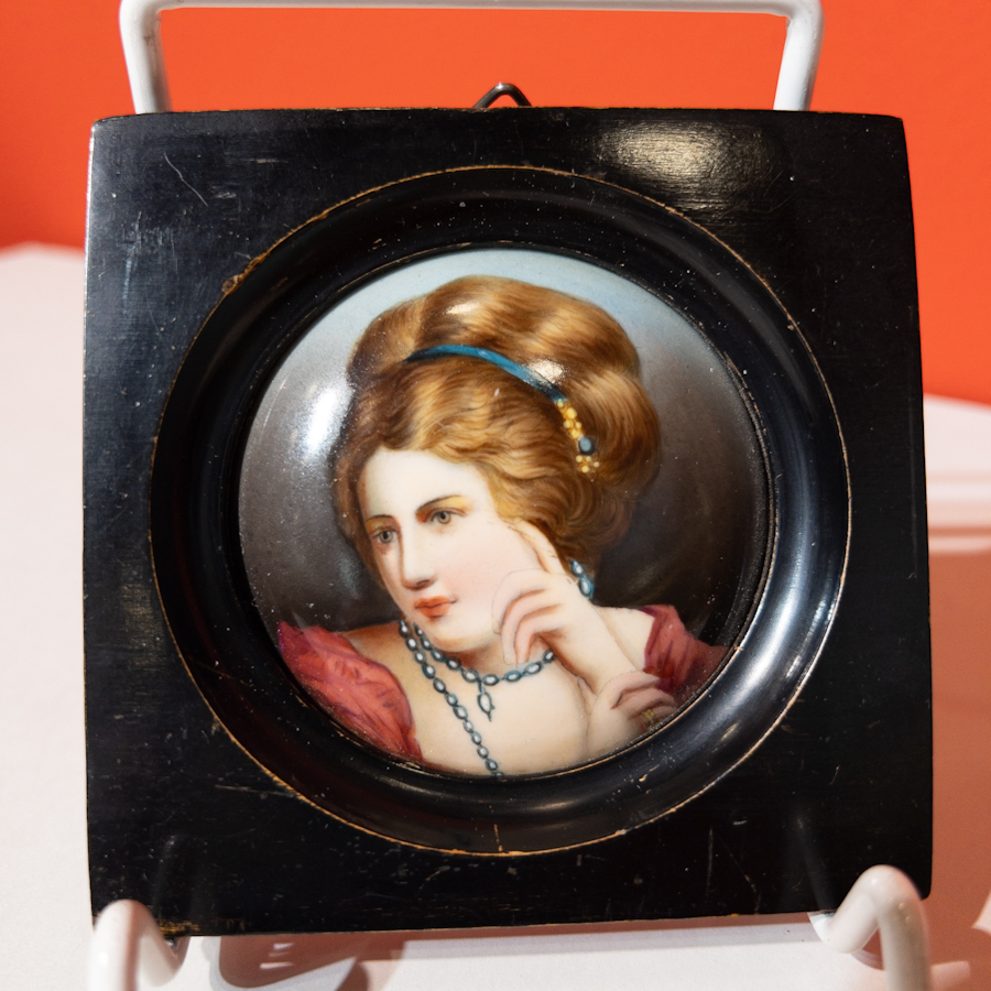 Miniatura, malba na porcelánu