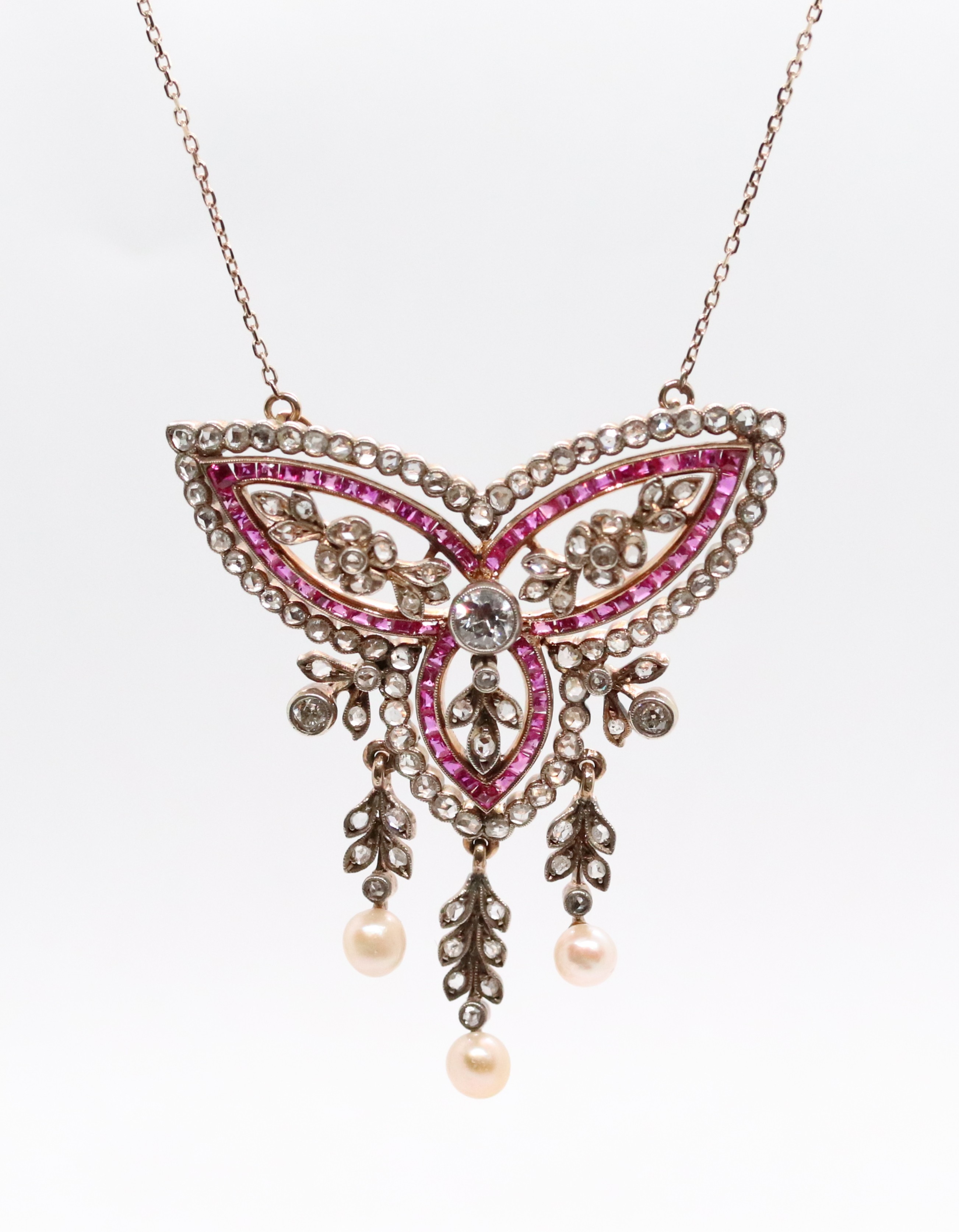 Luxusní náhrdelník s rubíny a diamanty