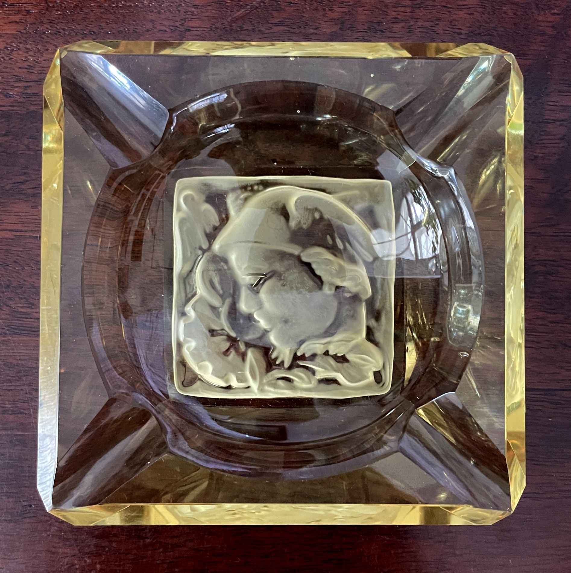 Popelník s portrétem – Rudolf Hloušek