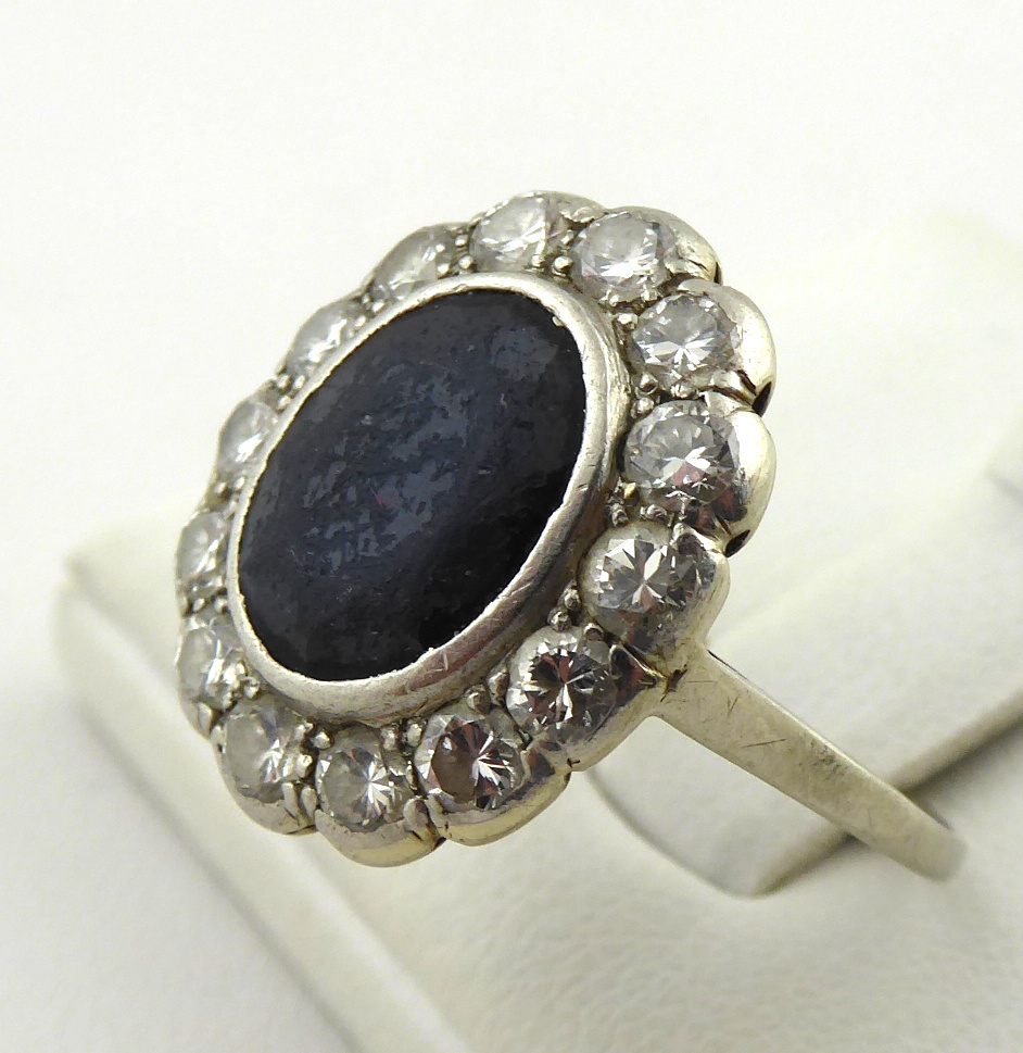 Zlatý prsten se safíry a diamanty – 1,10 cm