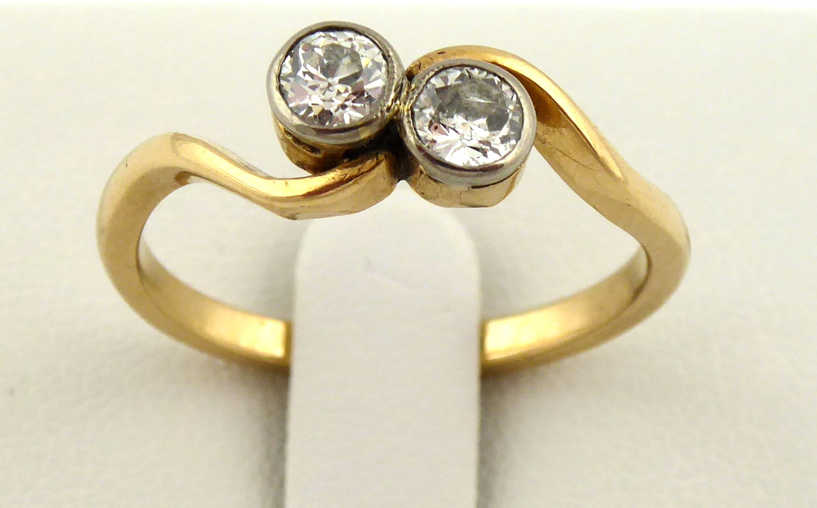 Zajímavý zlatý prsten s diamanty – 0,50 ct