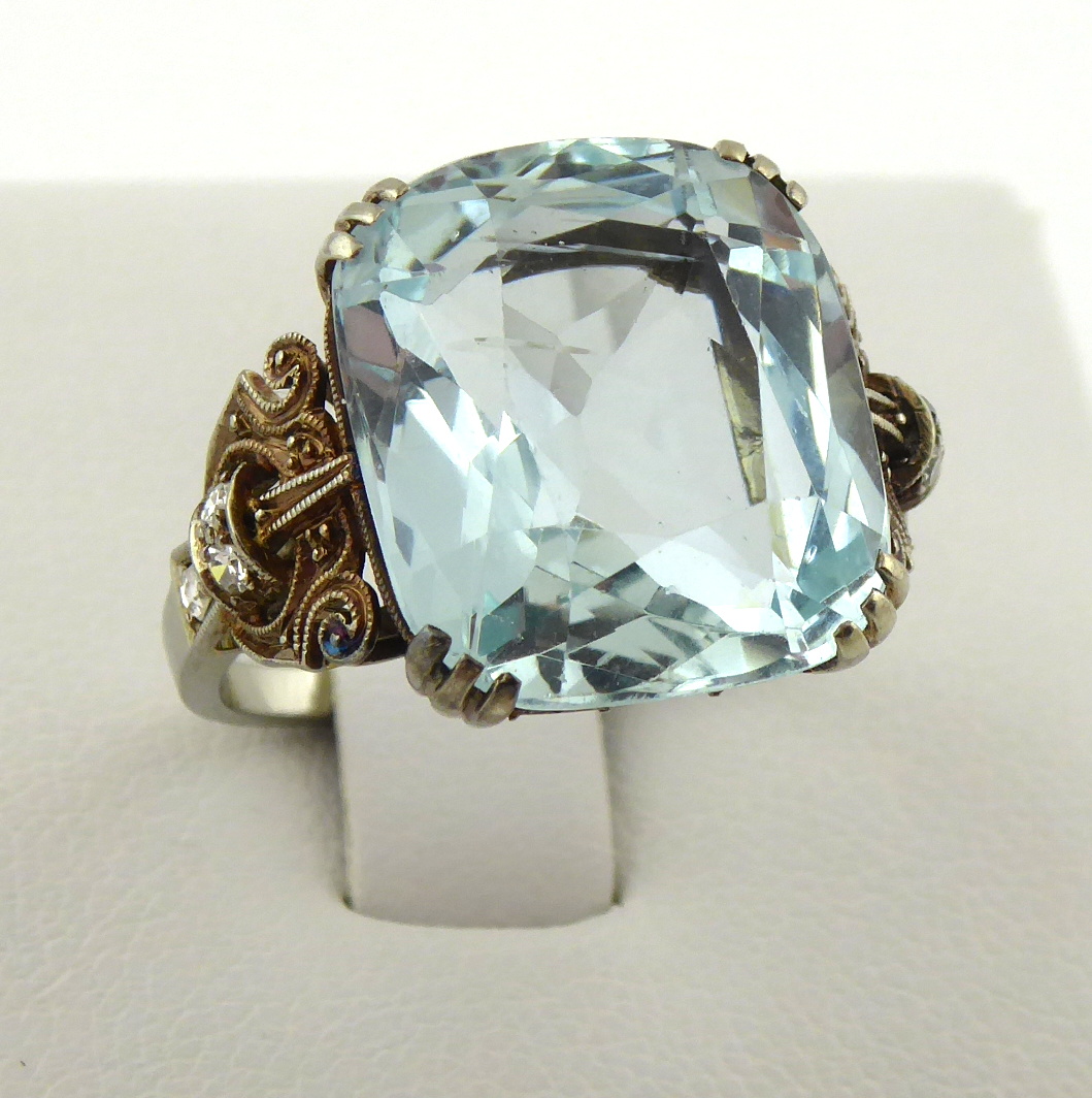 Art deco prsten – Přírodní akvamarín a diamanty