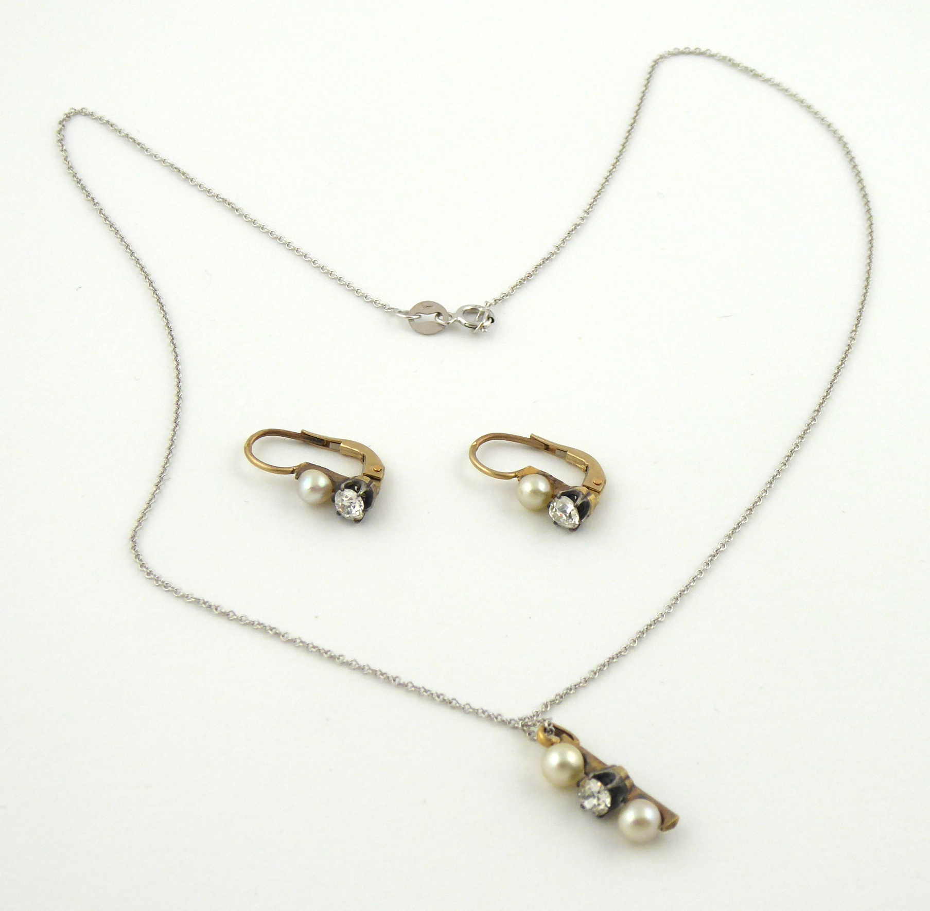 Souprava s mořskými perlami a diamanty – 0,70 ct