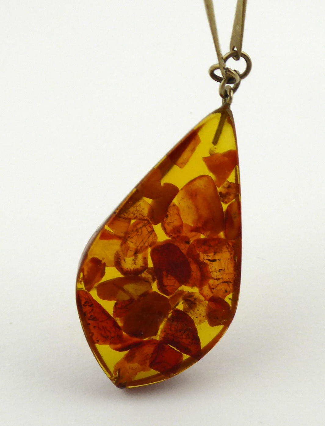 Náhrdelník s velkým přírodním jantarem