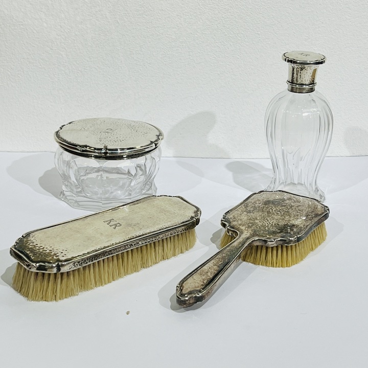 František Bibus, stříbrná toaletní souprava