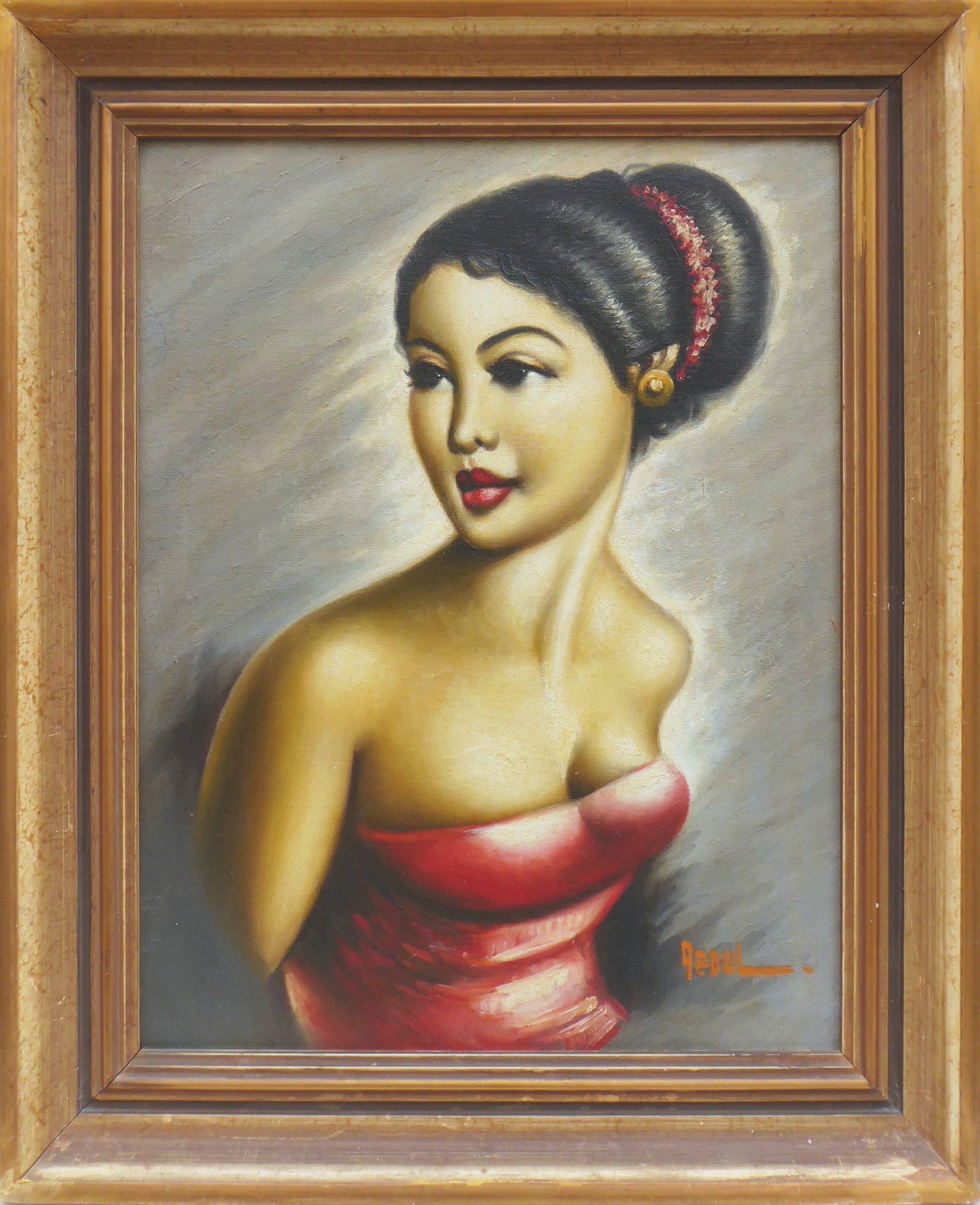 Černovláska v červeném