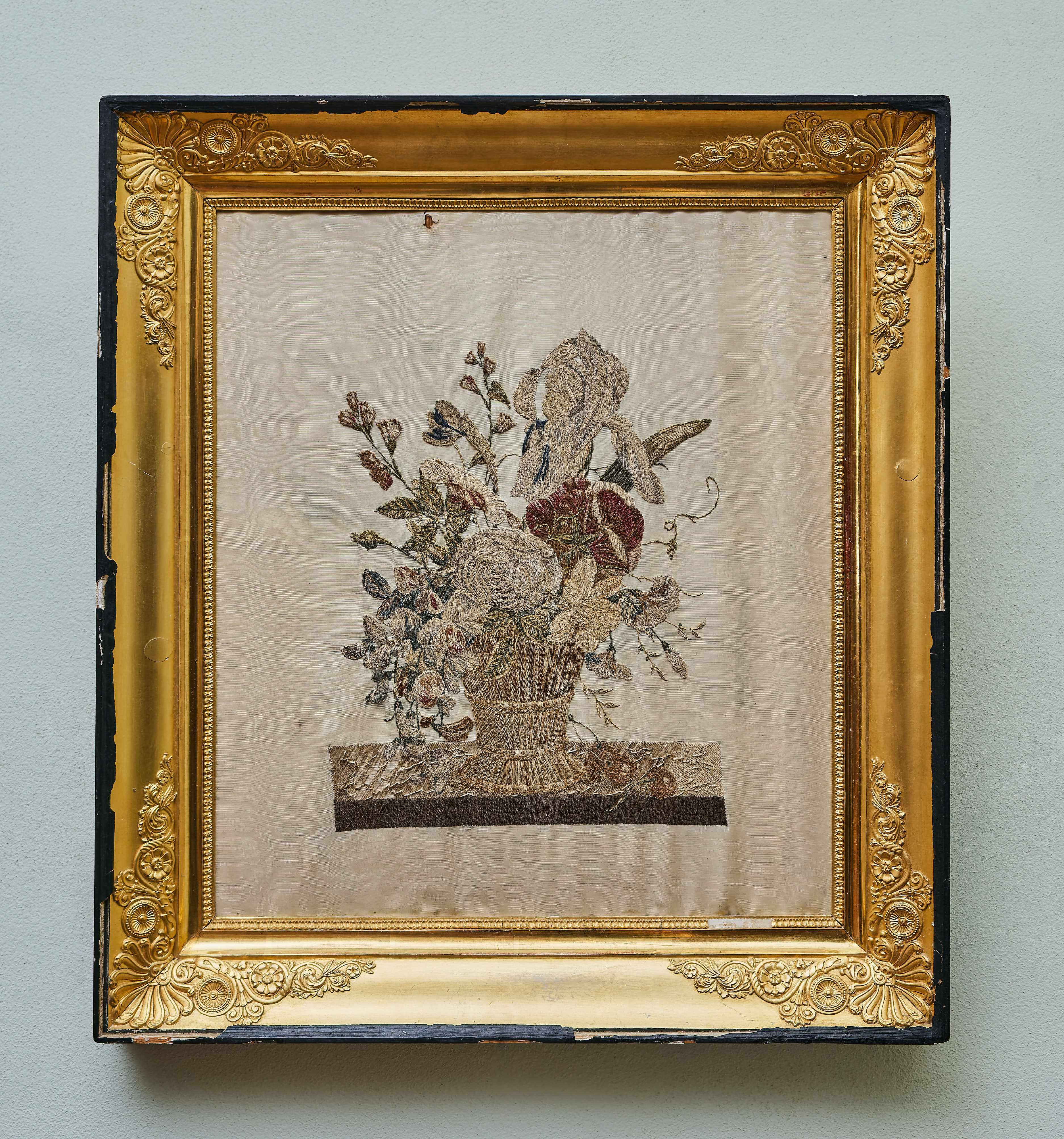 Květinový obraz – výšivka z období Biedermeieru