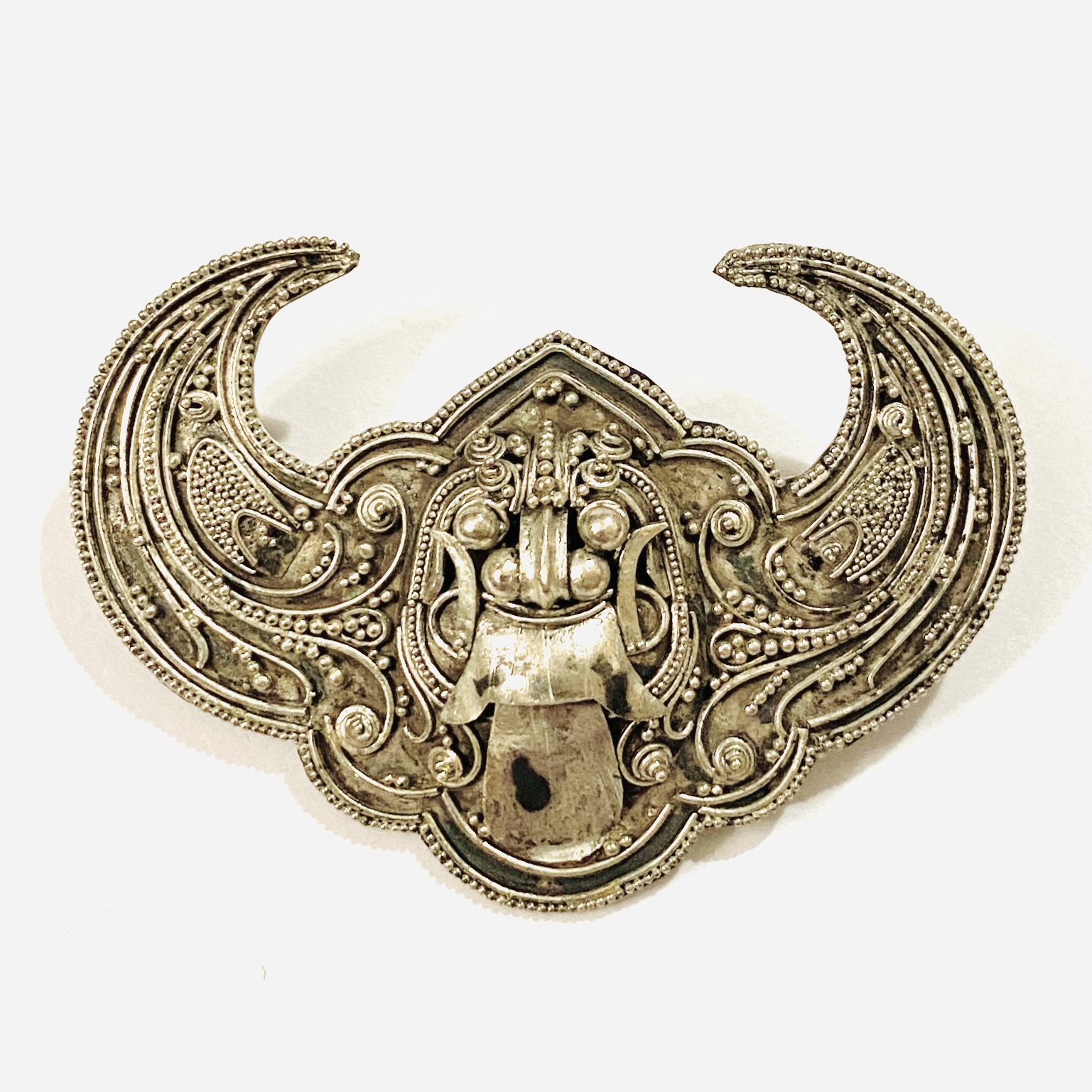 Stříbrná balijská brož „Rangda“