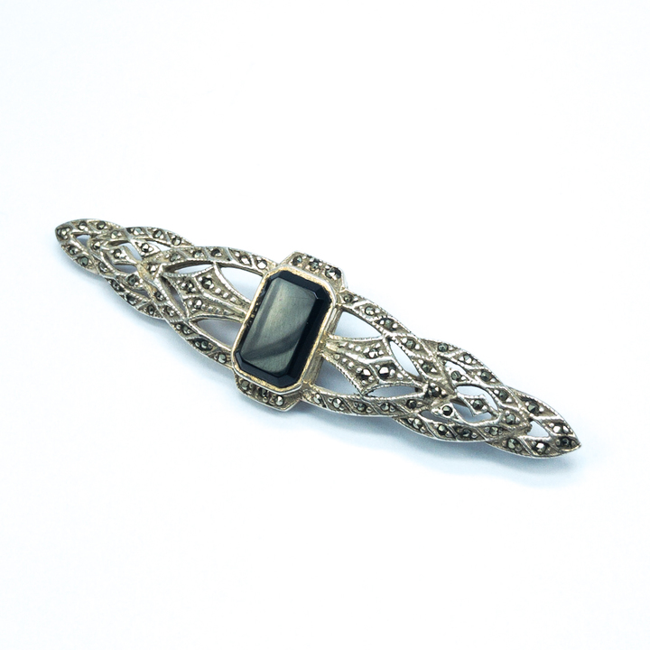 Stříbrná brož s markazity a onyxem