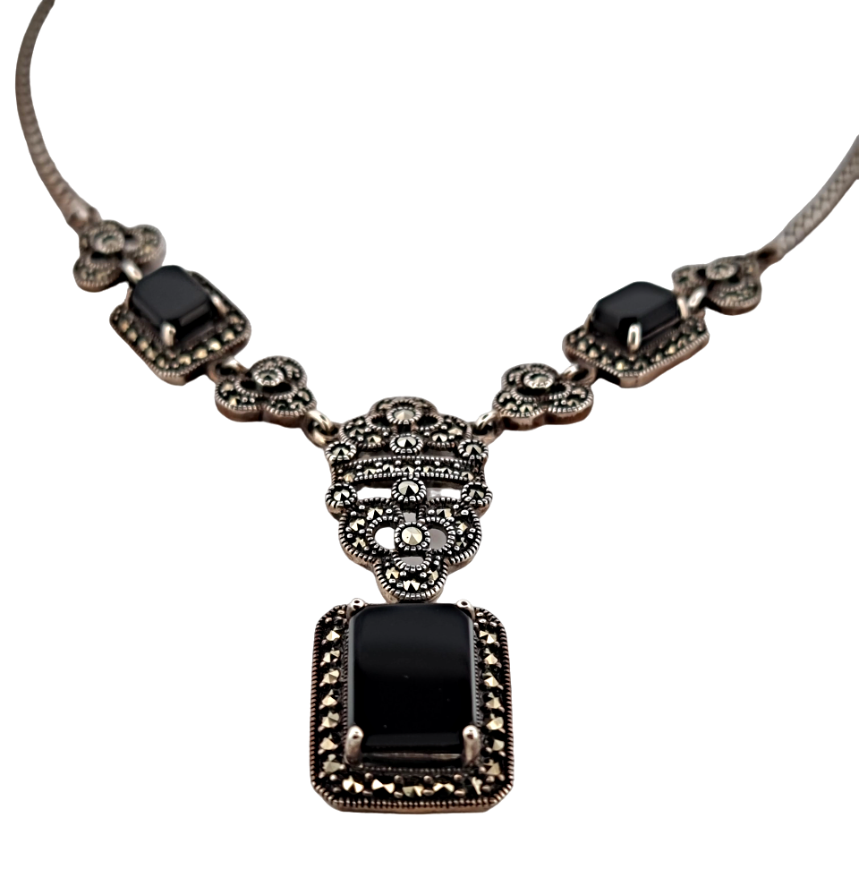 Stříbrný luxusní kolier s onyxem