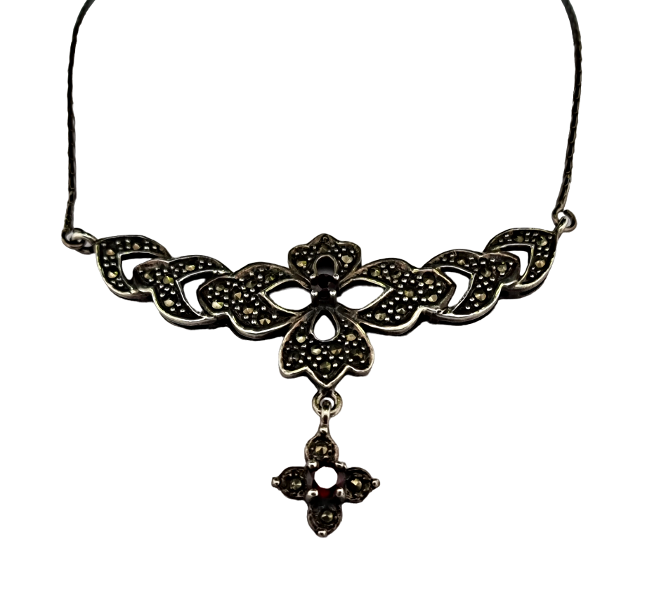 Stříbrný náhrdelník s granáty a markazity