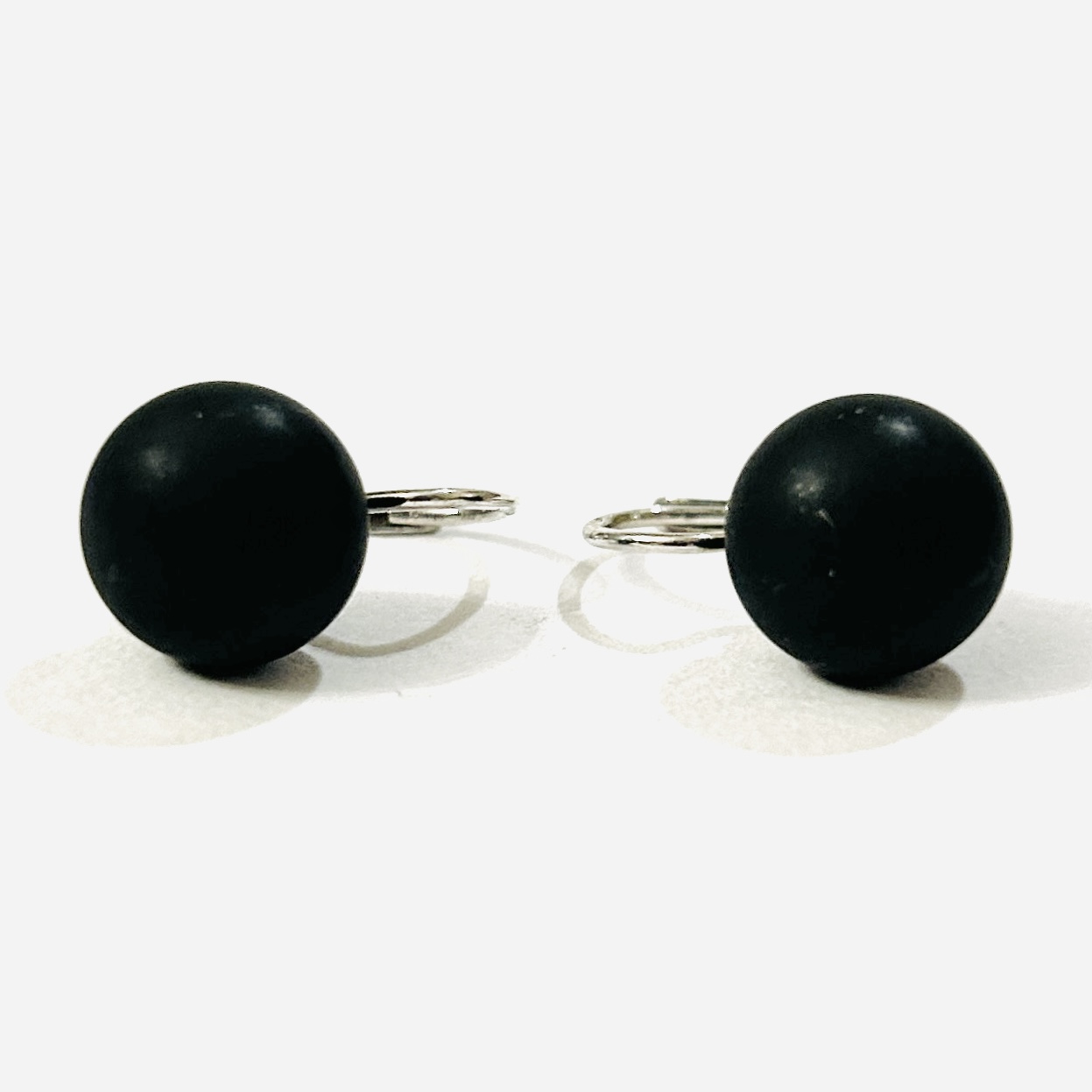 Stříbrné starožitné náušnice s gagáty