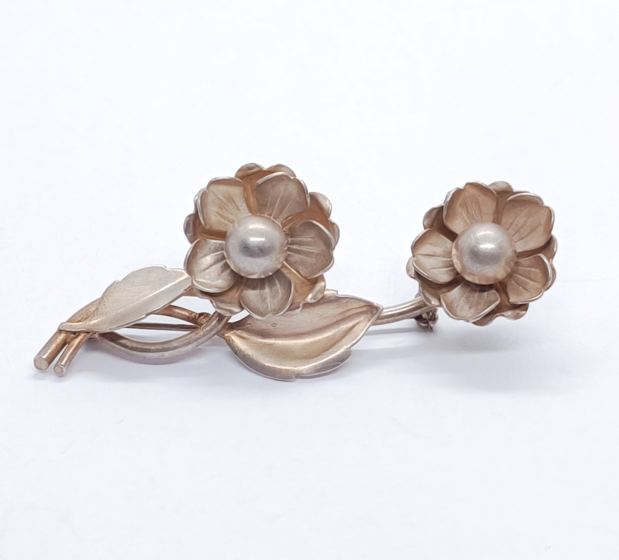 Stříbrná brož - růže