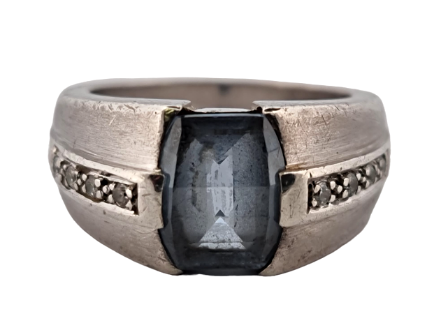 Stříbrný prsten s modrým spinelem a zirkonií