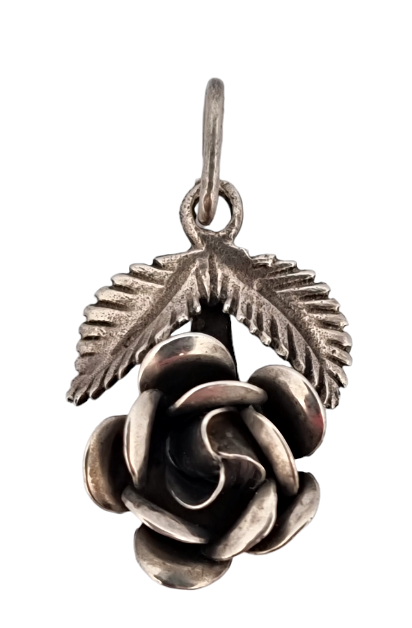 Stříbrný přívěsek – růžička