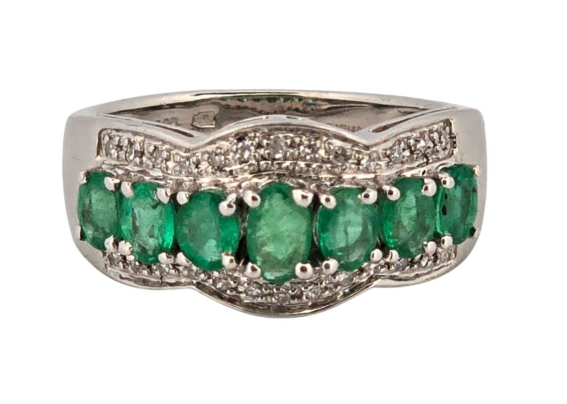 Stříbrný luxusní prsten se smaragdy a diamanty