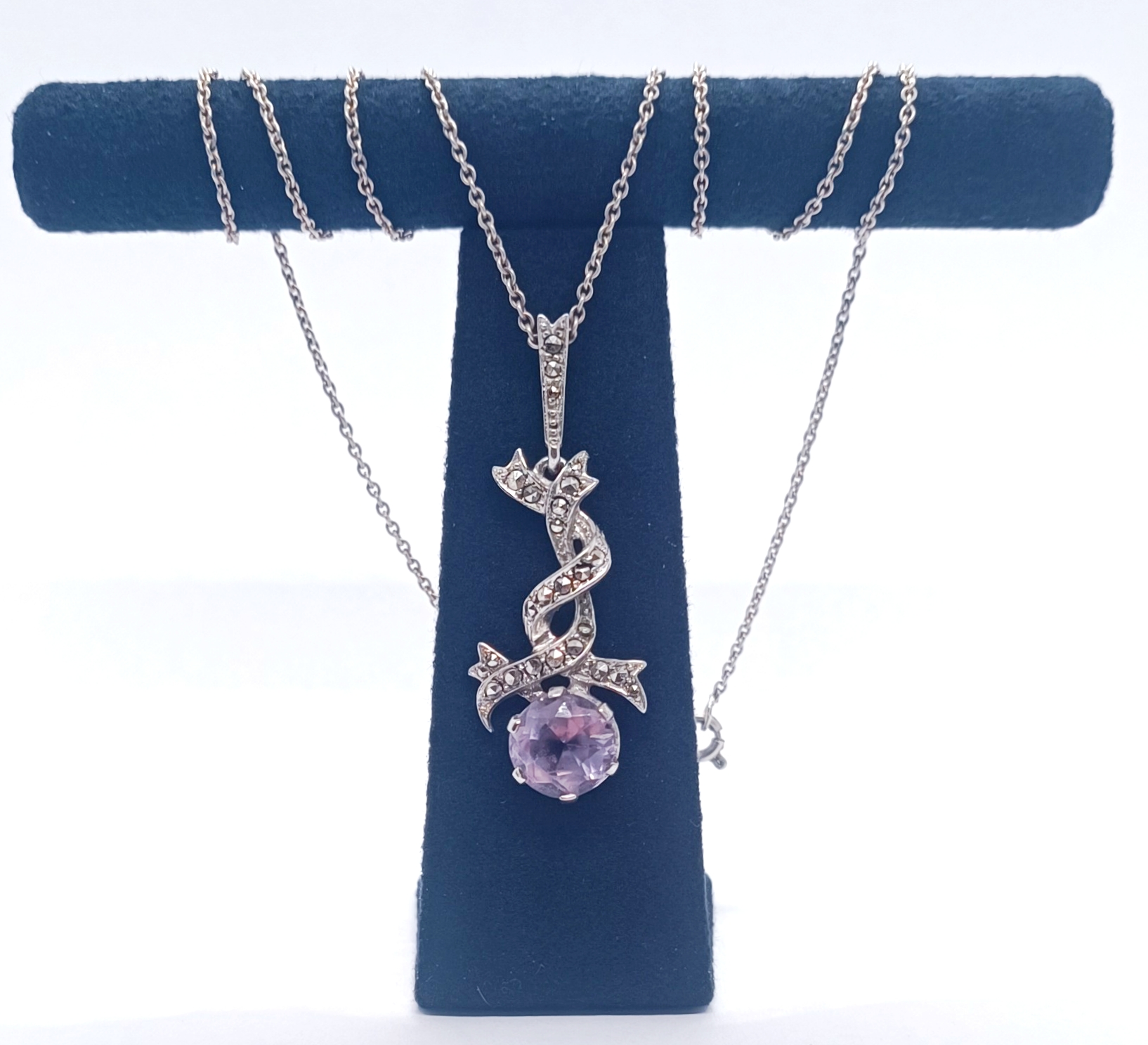 Stříbrný závěs s ametystem a markazity