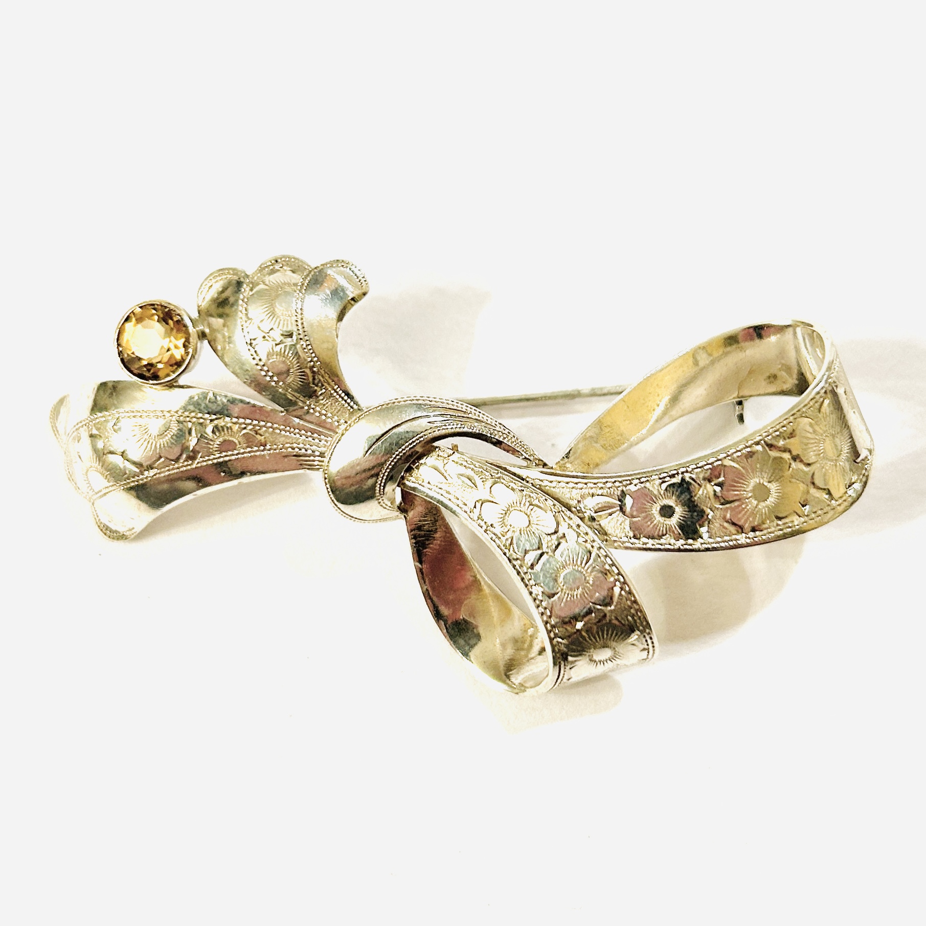 Stříbrná art-deco brož „mašle“ s citrínem