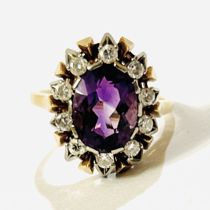Zlatý designový prsten s diamanty a ametystem