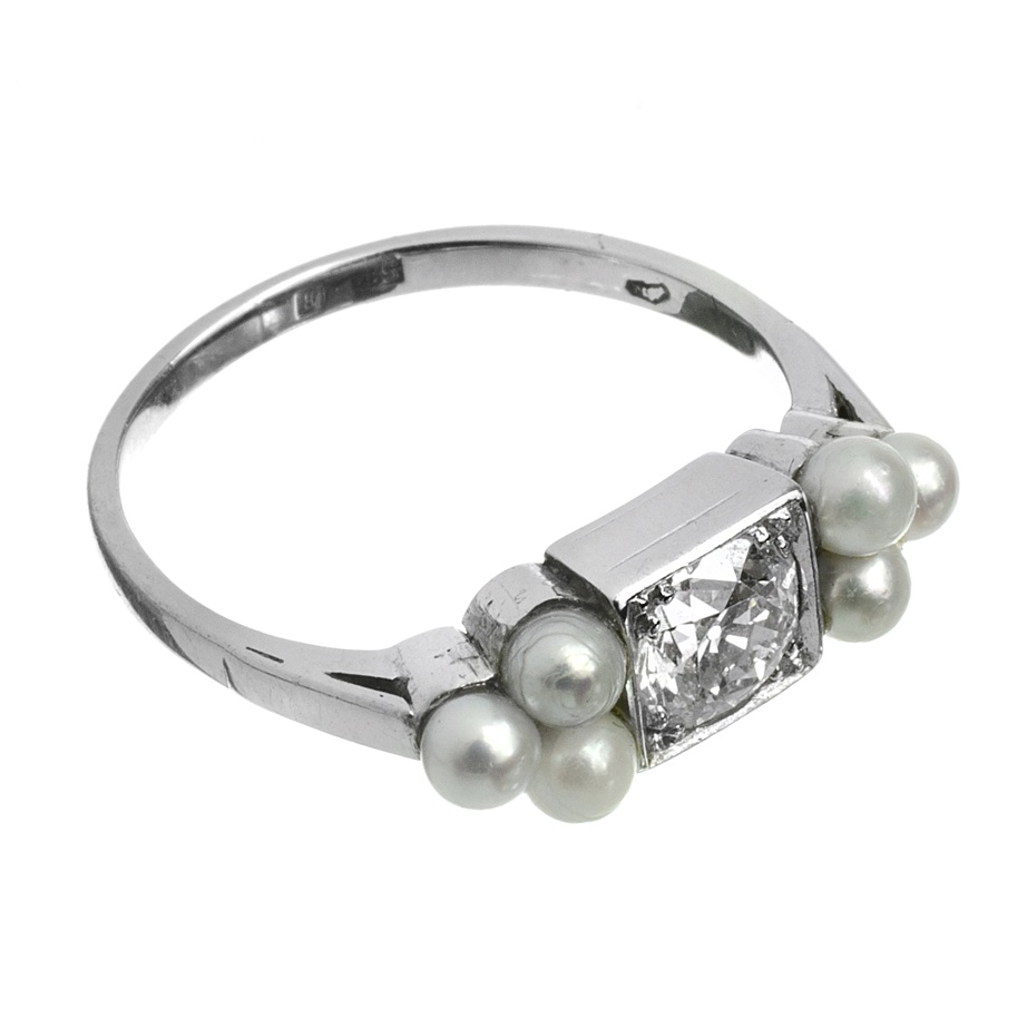 Zlatý prsten s briliantem a perličkami