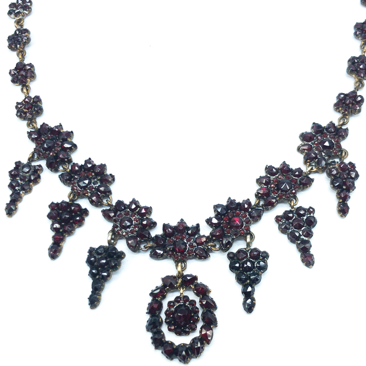 Granátový náhrdelník