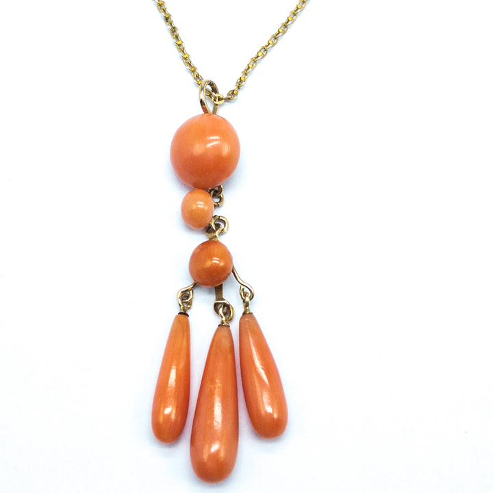 Zlatý korálový náhrdelník