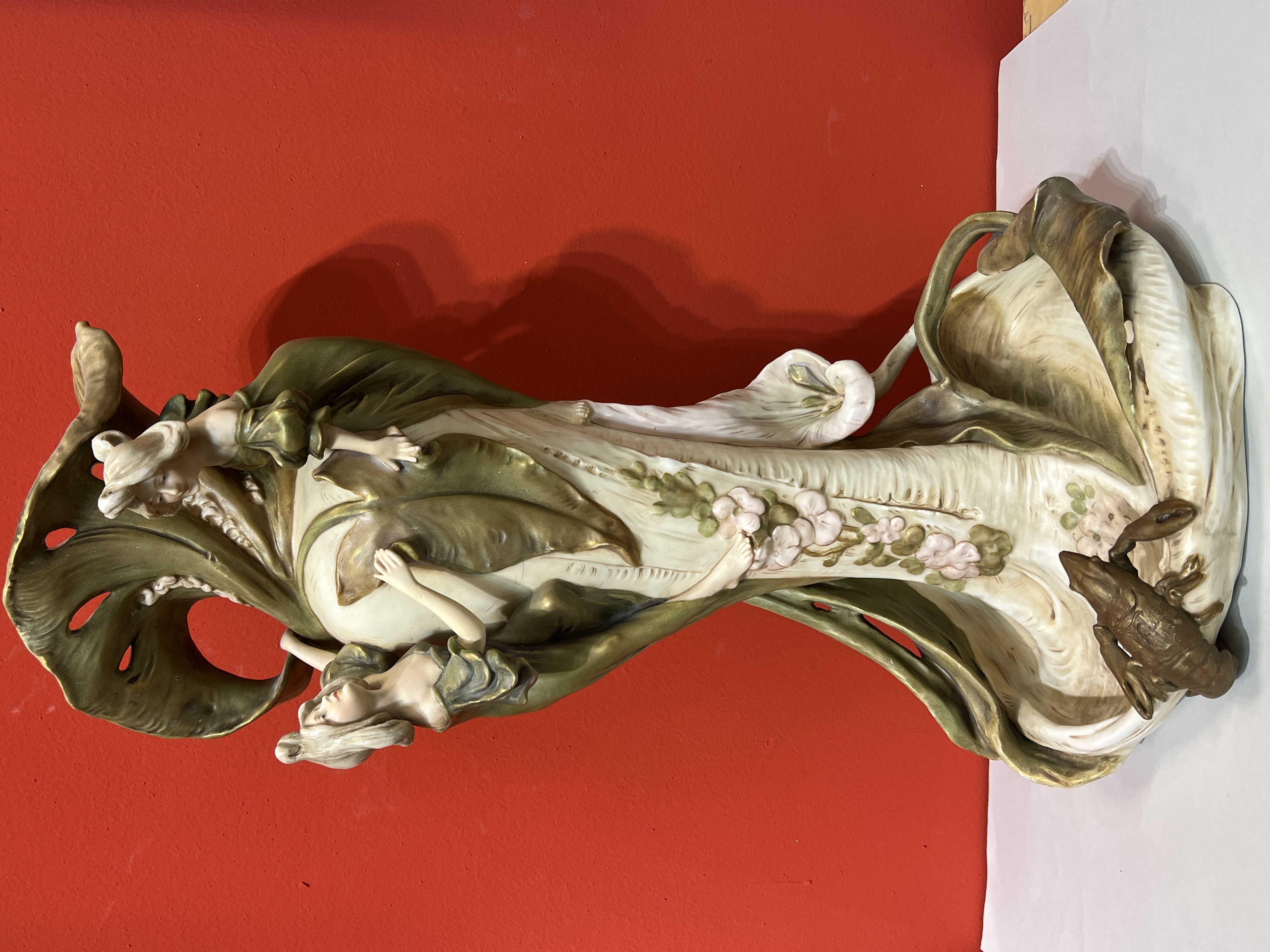 Royal Dux, Secesní figurální váza