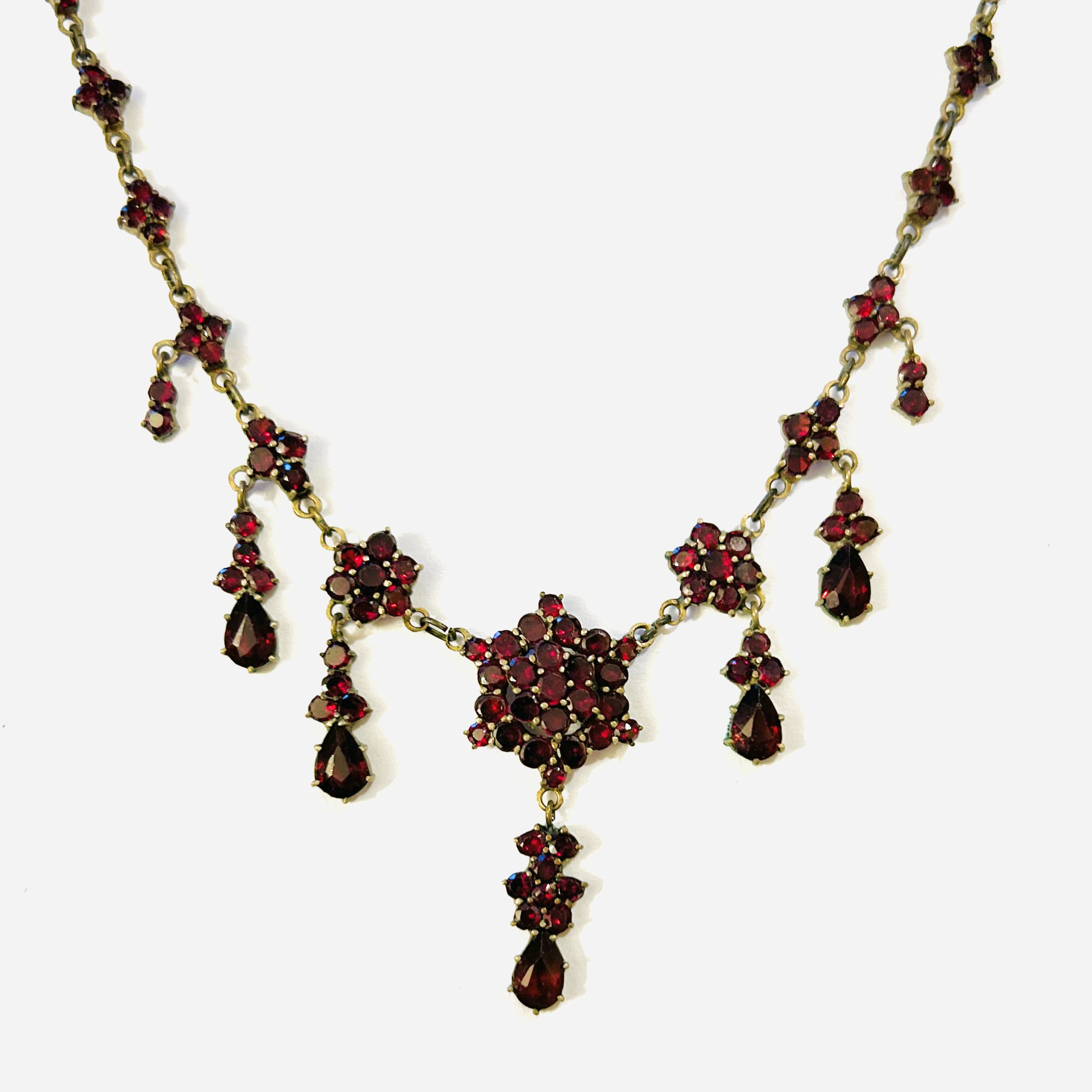Starožitný náhrdelník s českými granáty a almandiny