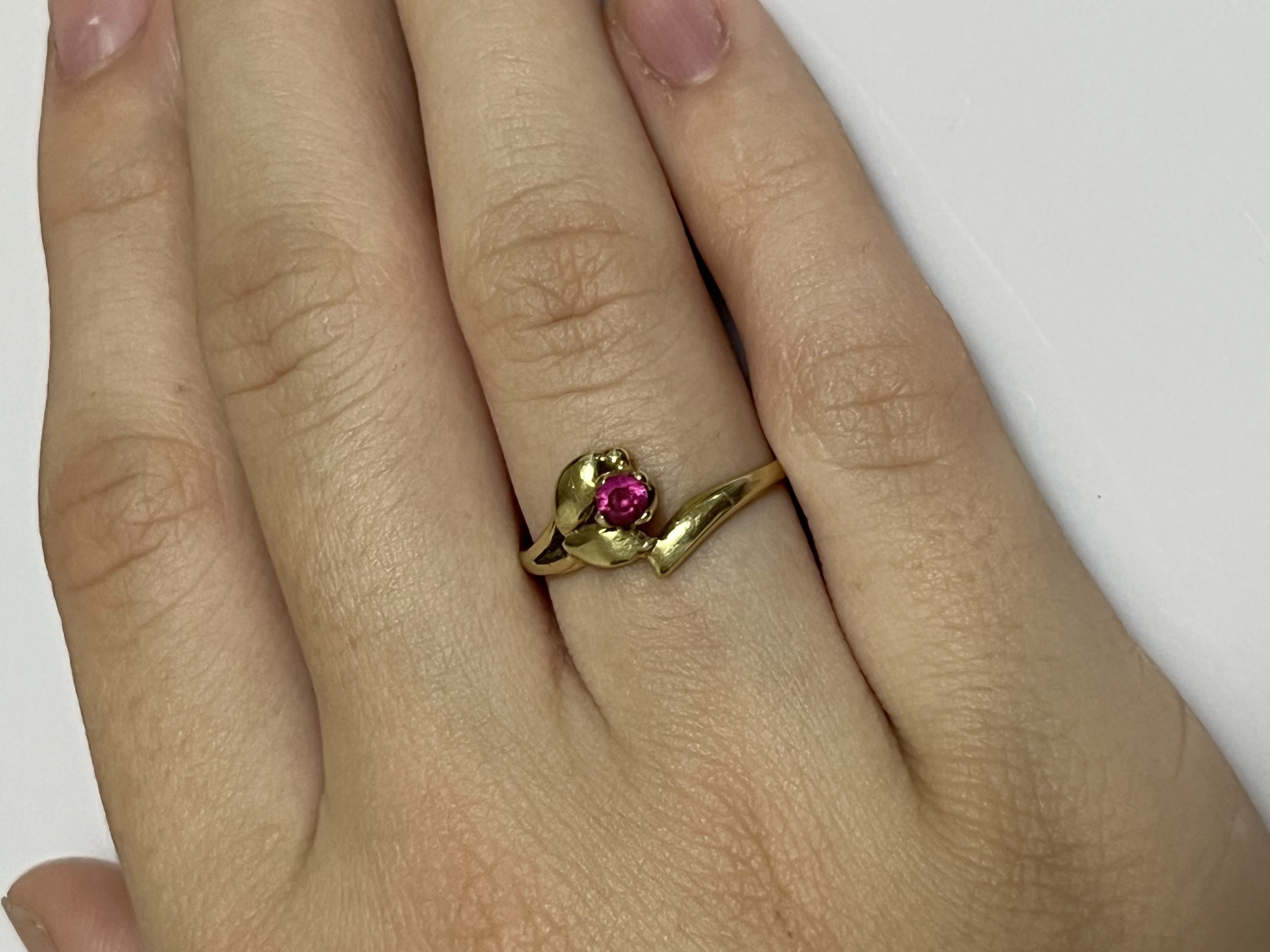 Zlatý prsten ze žlutého 14 karátového zlata -punc Čejka 1,82 gramů