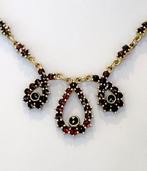 Granátový náhrdelník ve stříbře