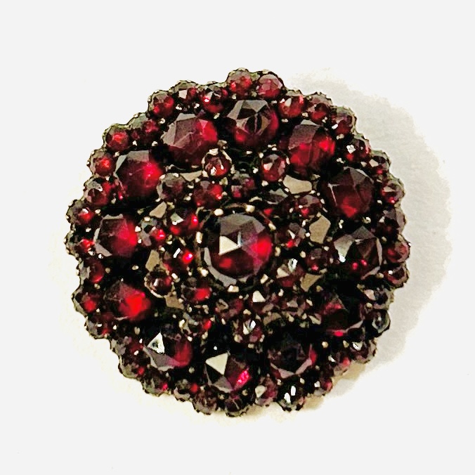 Starožitný přívěšek s českými granáty