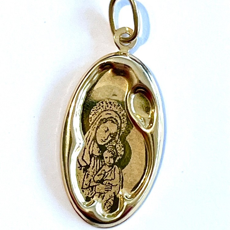 Větší zlatý přívěšek madonka 14 karátů