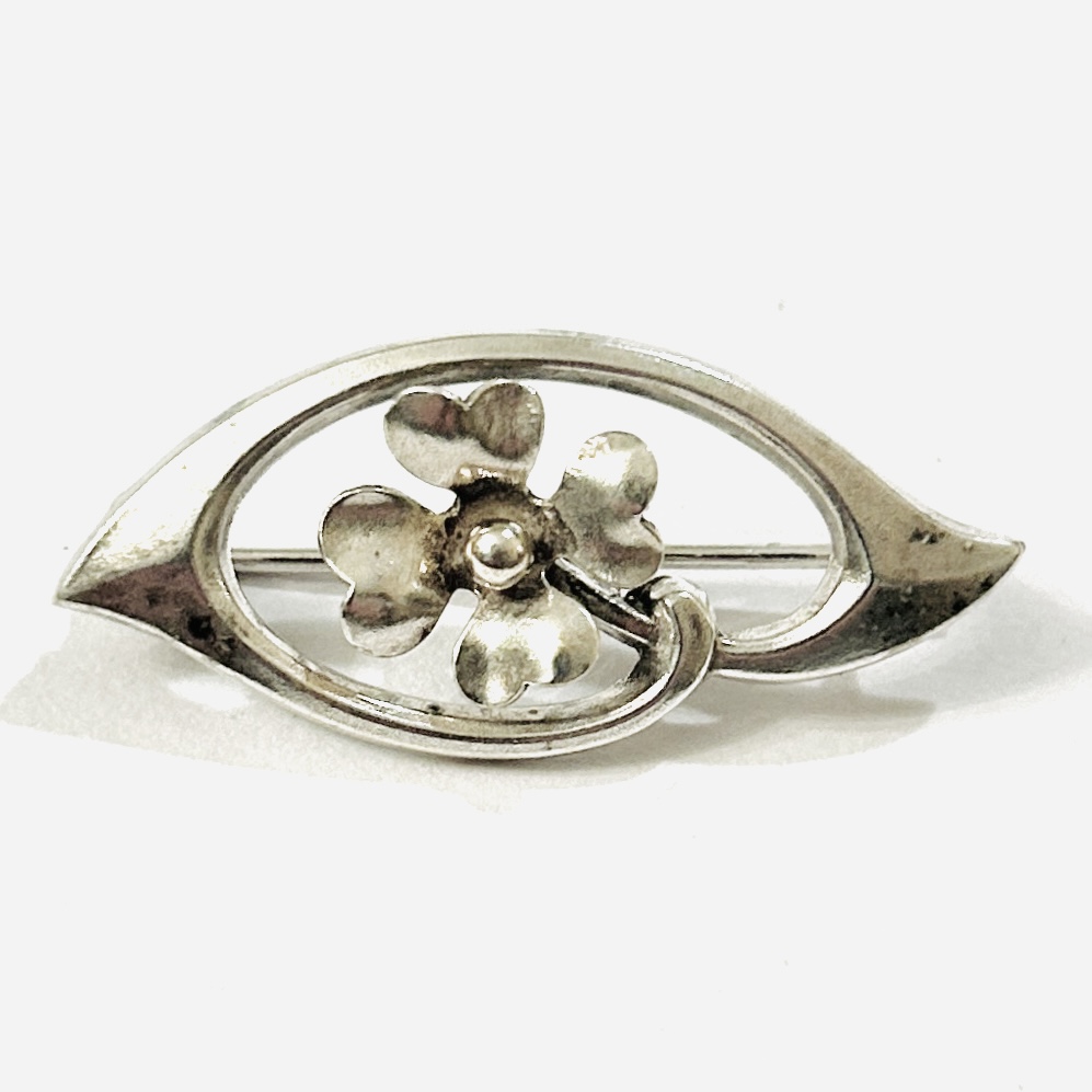 Stříbrná secesní brož