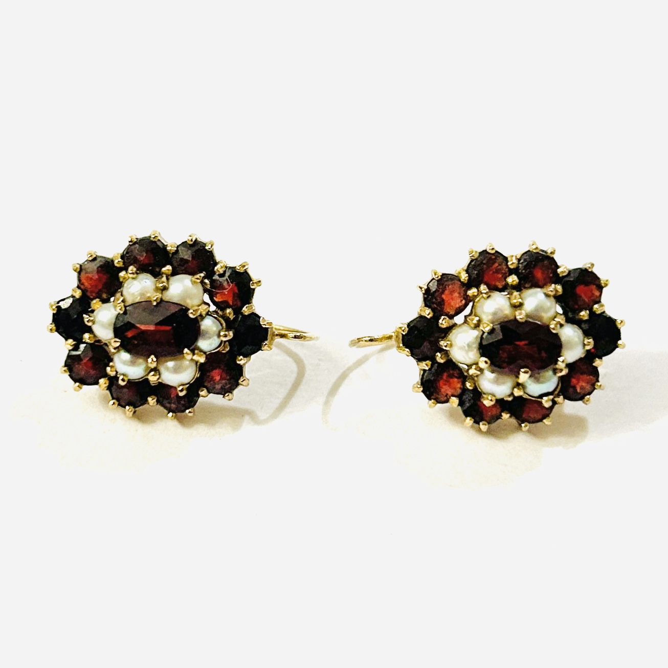Zlaté náušnice s granáty a perlami