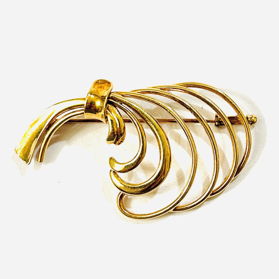 Zlatá starožitná brož „peříčko“