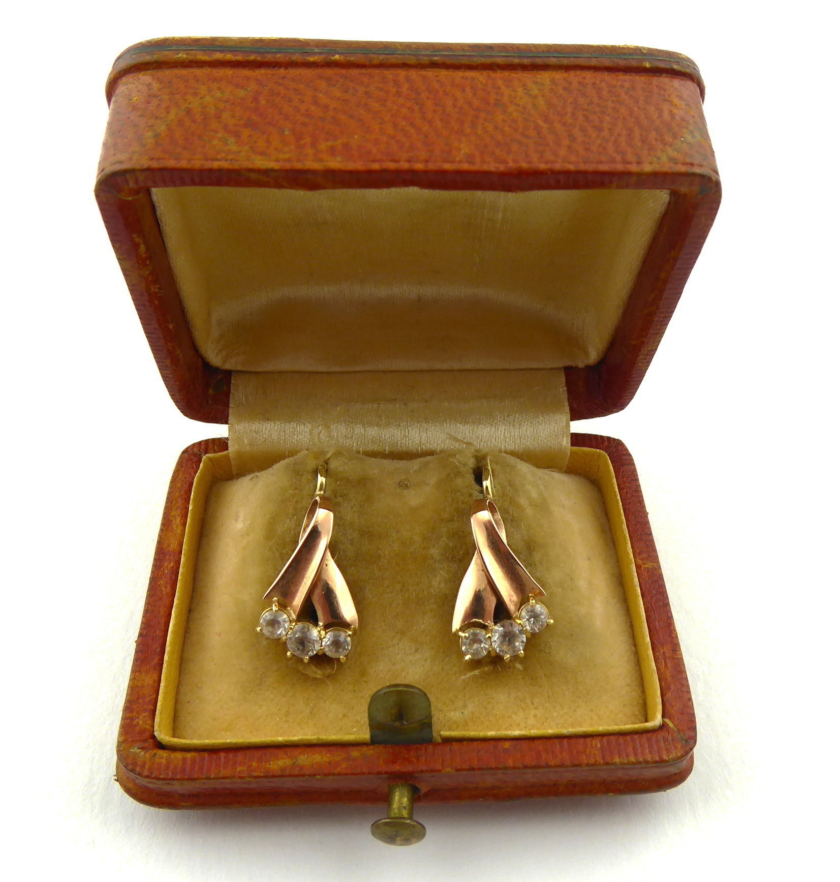 Zlaté náušnice se syntetickými leukosafíry