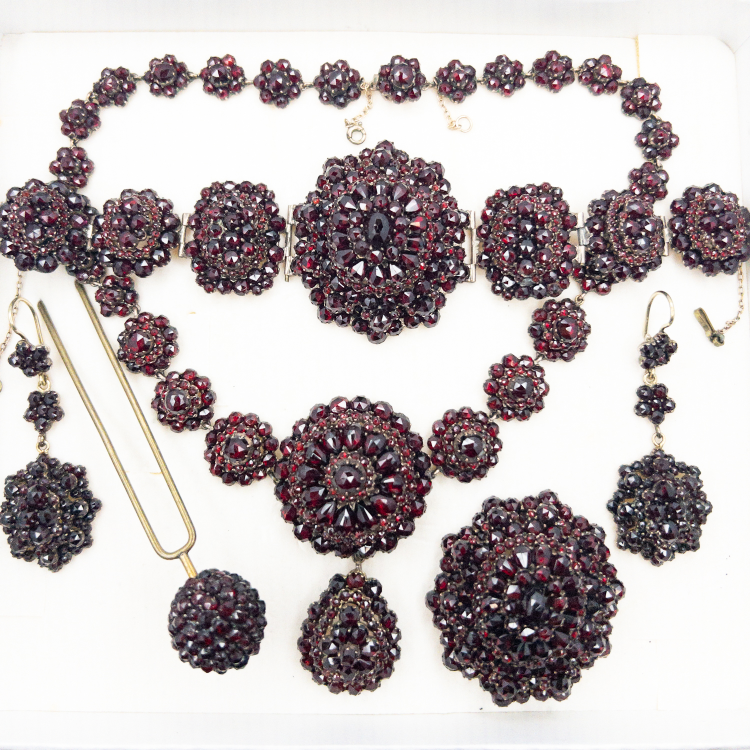 Luxusní granátová souprava