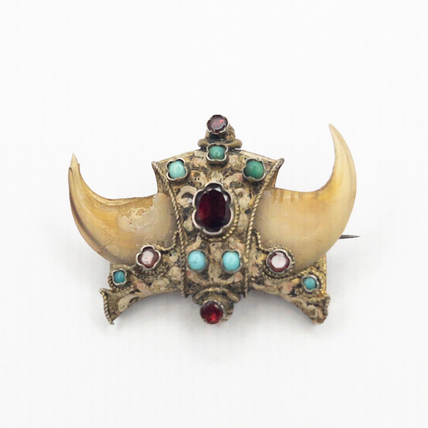 Starožitná stříbrná brož s tygřími drápy, tyrkysy a almandiny
