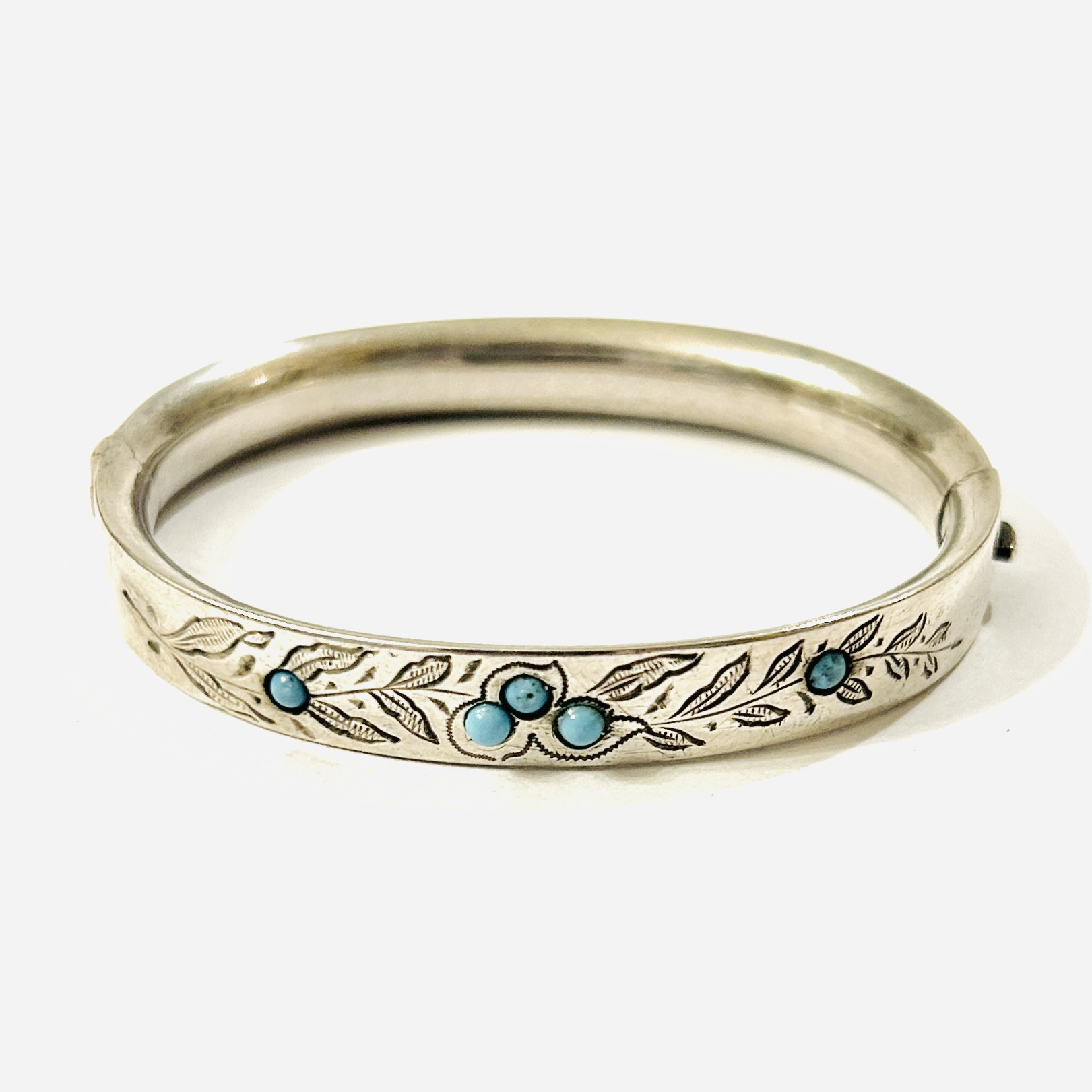 Stříbrný starožitný náramek s tyrkysy
