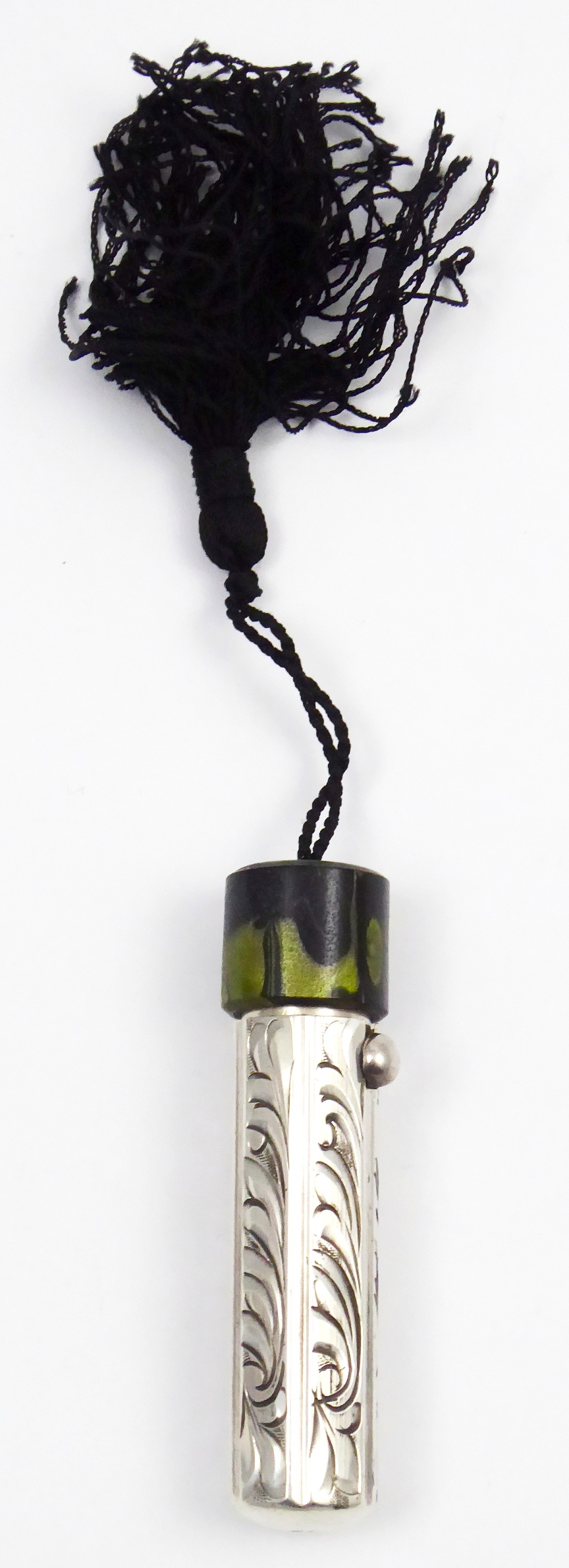 Stříbrné pouzdro na rtěnku