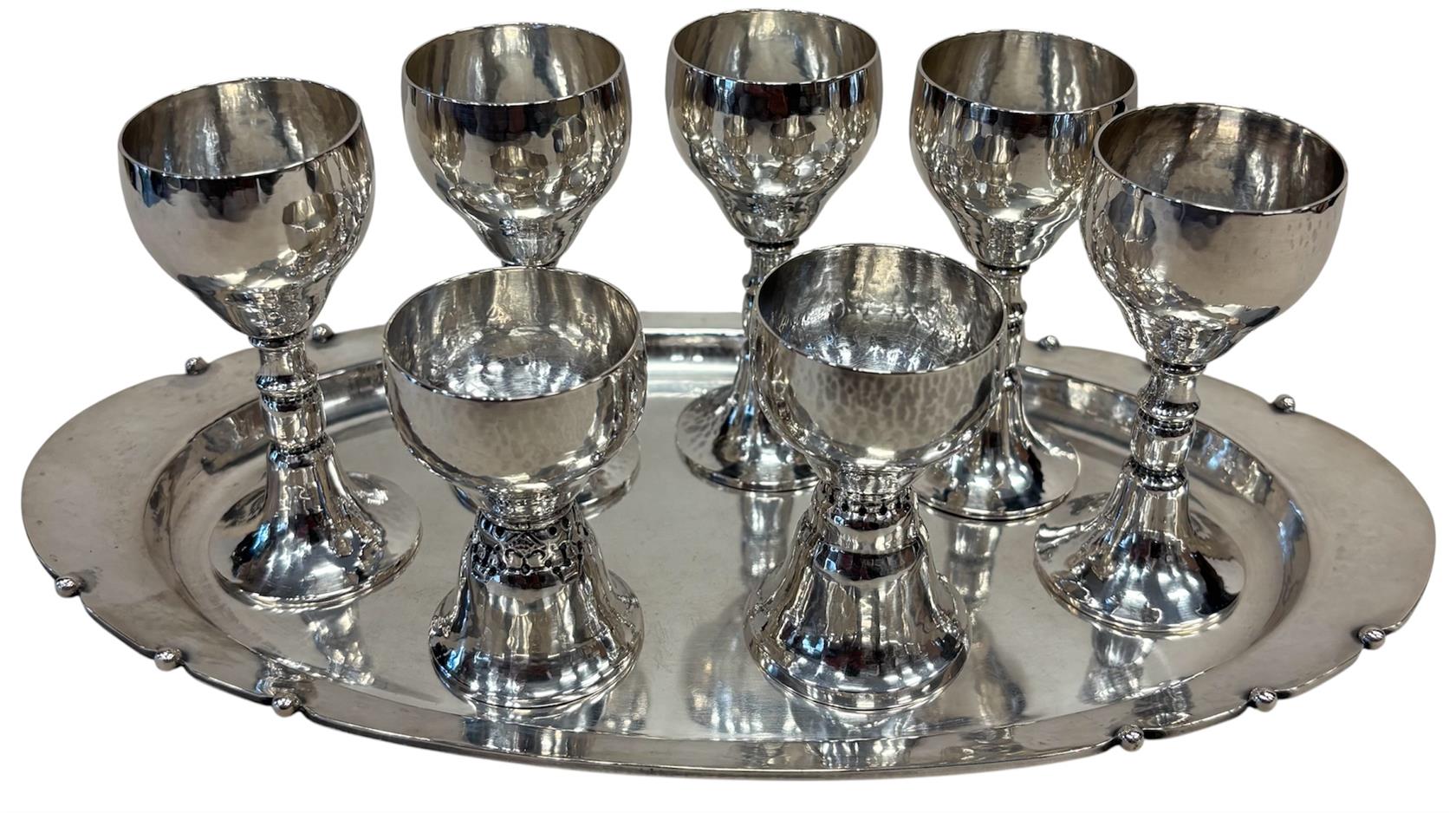 Stříbrná likérová souprava