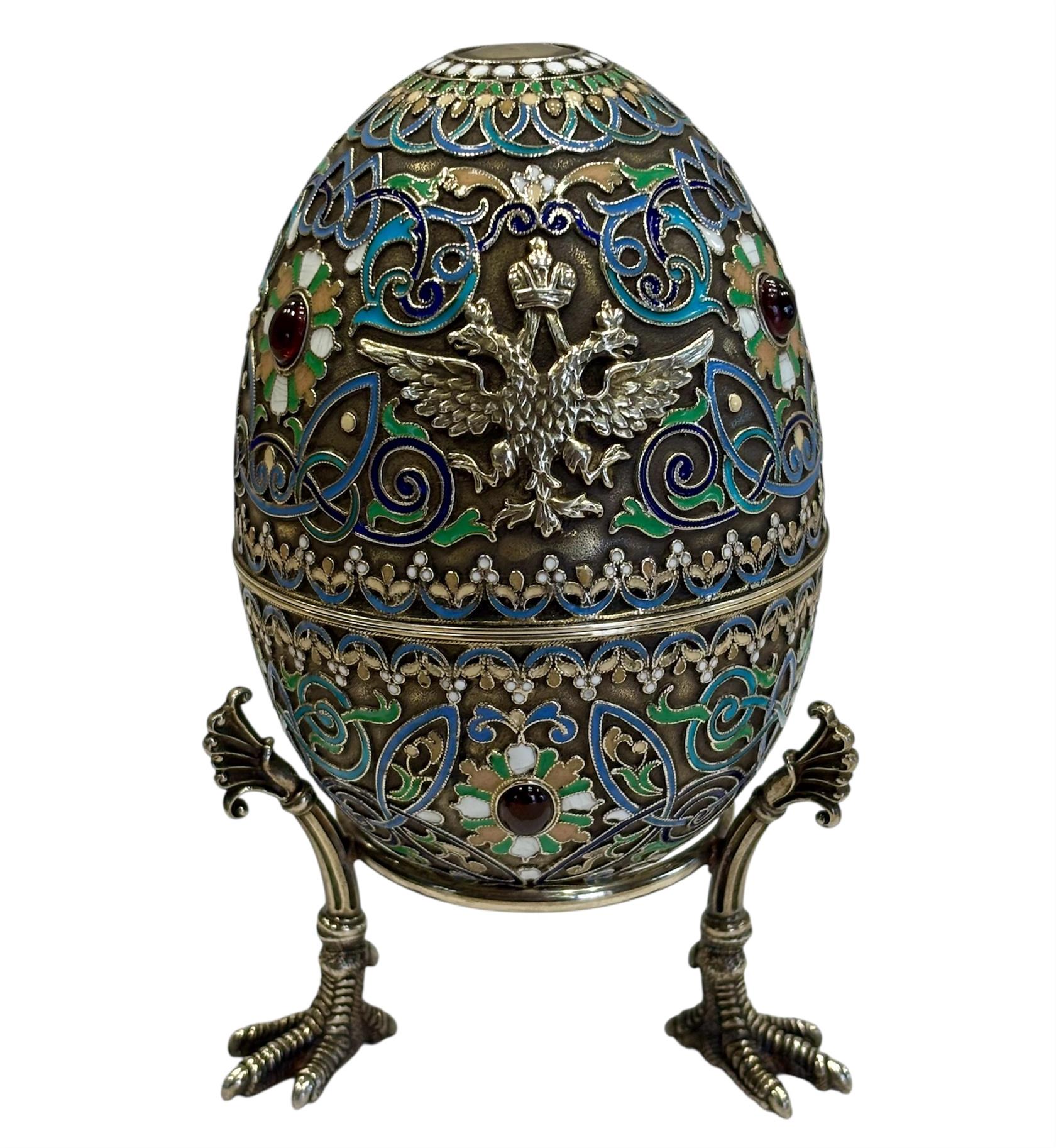 Stříbrná dóza ve tvaru vejce