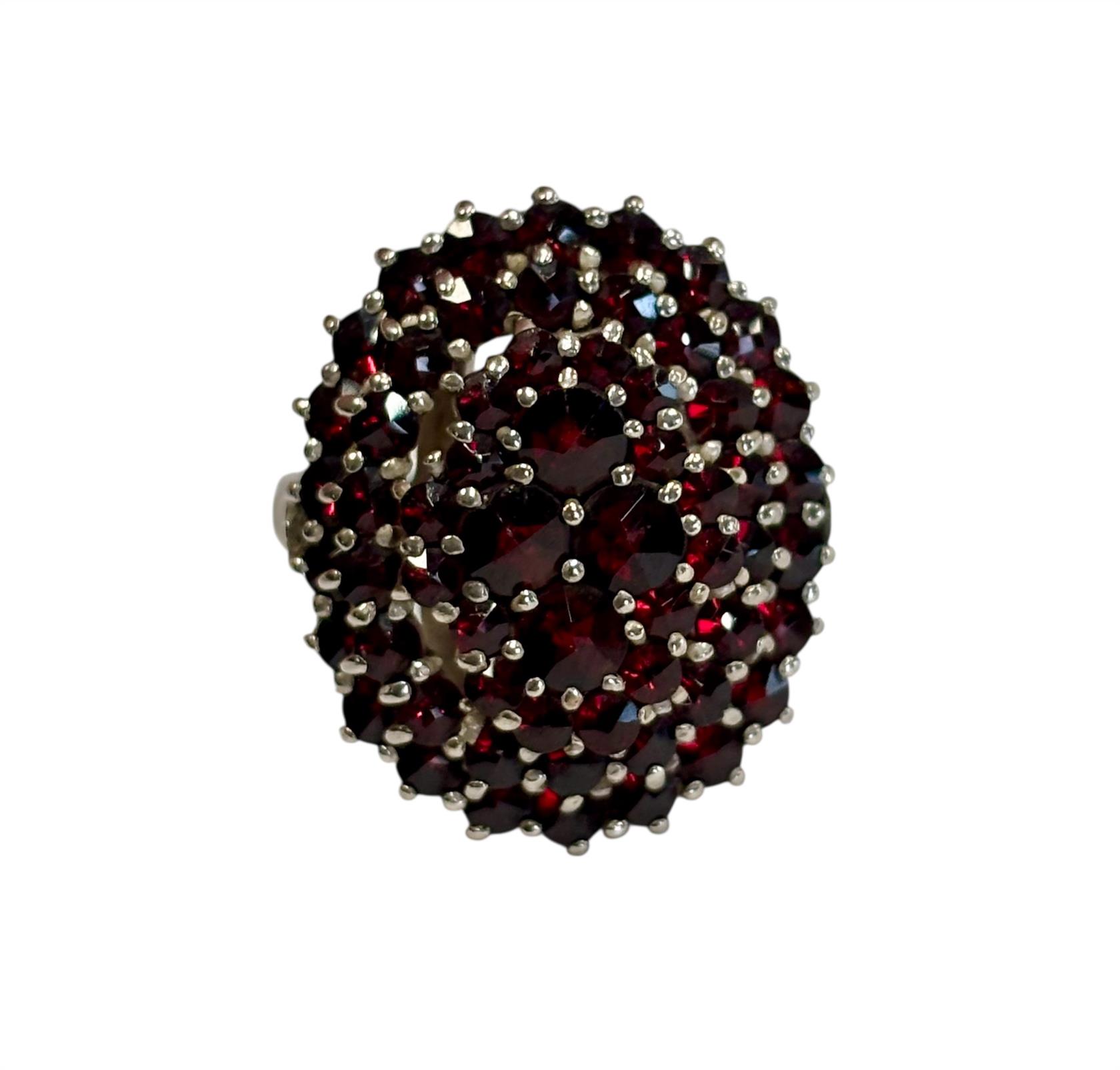 Prsten s českými granáty