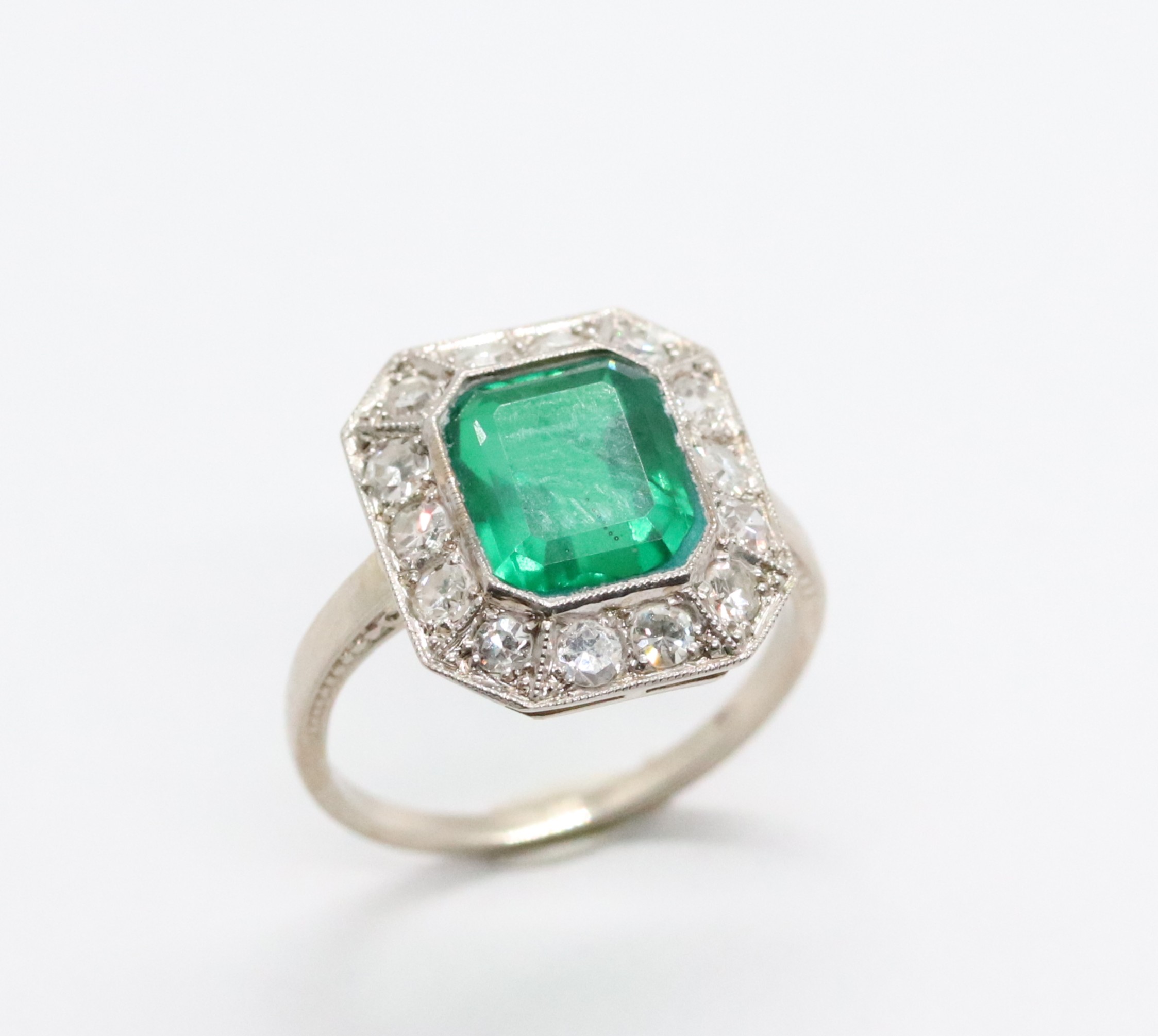 Art deco zlatý prsten s diamanty a dubletou